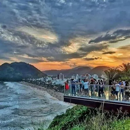 Apto a menos de 5 minutos da Praia das Astúrias!-3